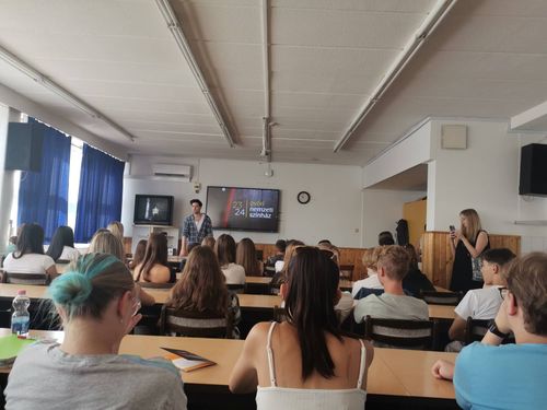 Rendhagyó irodalomóra iskolánkban